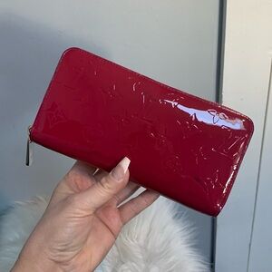 2015 authentic Louis Vuitton fuscia pink zippy wallet